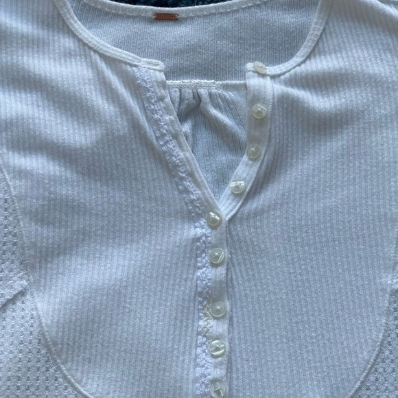 Free People Leo Henley Tee, size L, used condition - Picture 4 of 9